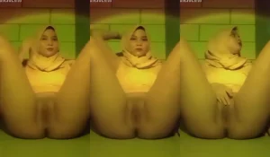 Bokep Indo Abg Hijab Cantik Sange Mainin Memek Mulus 1